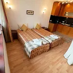 South Facing Bright Mountain View Penthouse - 2 Balconies, 300mbps Wifi, Washer