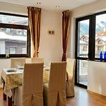 South Facing Bright Mountain View Penthouse - 2 Balconies, 300mbps Wifi, Washer
