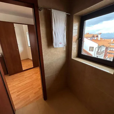 South Facing Bright Mountain View Penthouse - 2 Balconies, 300mbps Wifi, Washer Апартаменти