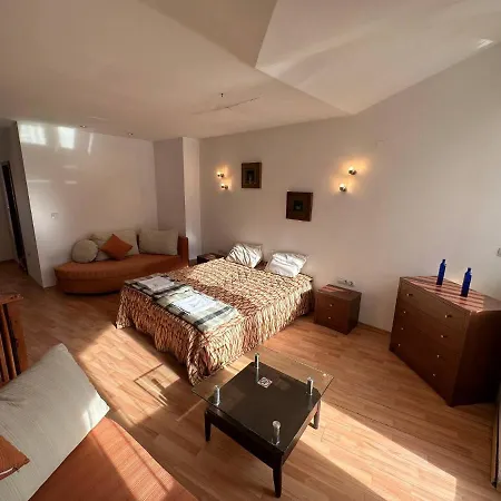 South Facing Bright Mountain View Penthouse - 2 Balconies, 300mbps Wifi, Washer Апартаменти