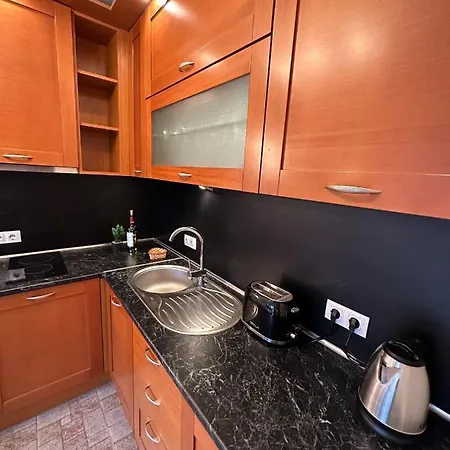 South Facing Bright Mountain View Penthouse - 2 Balconies, 300mbps Wifi, Washer