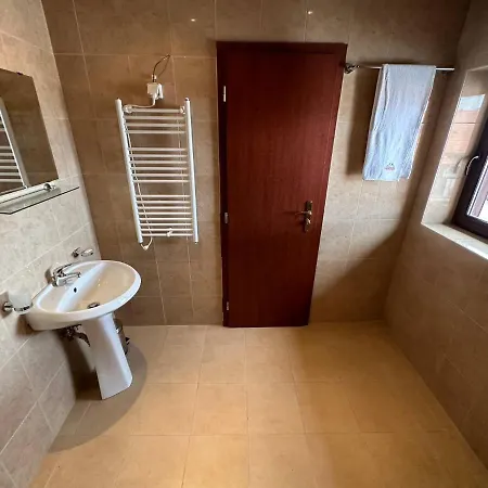 Апартаменти South Facing Bright Mountain View Penthouse - 2 Balconies, 300mbps Wifi, Washer