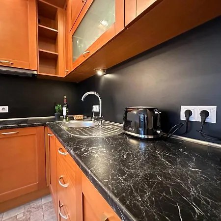 South Facing Bright Mountain View Penthouse - 2 Balconies, 300mbps Wifi, Washer Бансько