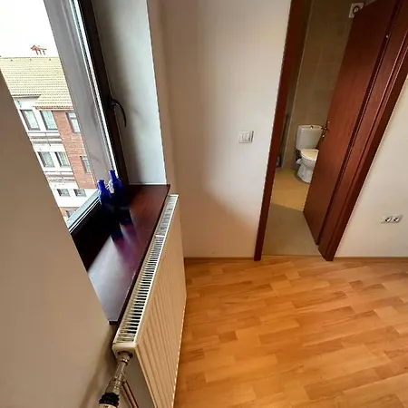 Апартаменти South Facing Bright Mountain View Penthouse - 2 Balconies, 300mbps Wifi, Washer *