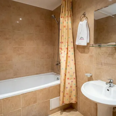 South Facing Bright Mountain View Penthouse - 2 Balconies, 300mbps Wifi, Washer