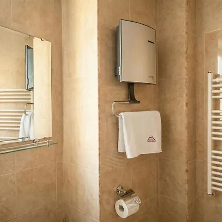 South Facing Bright Mountain View Penthouse - 2 Balconies, 300mbps Wifi, Washer Бансько