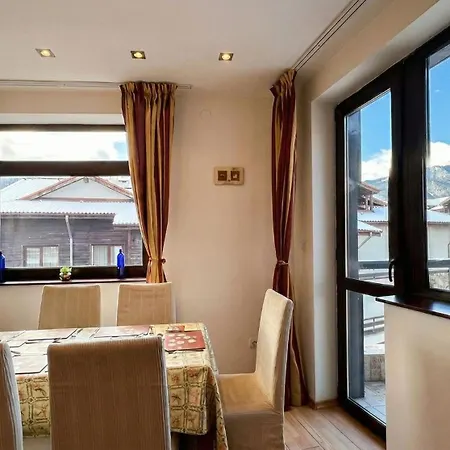 Апартаменти South Facing Bright Mountain View Penthouse - 2 Balconies, 300mbps Wifi, Washer