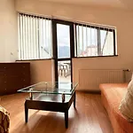 Apartment South Facing Bright Mountain View Penthouse - 2 Balconies, 300mbps Wifi, Washer