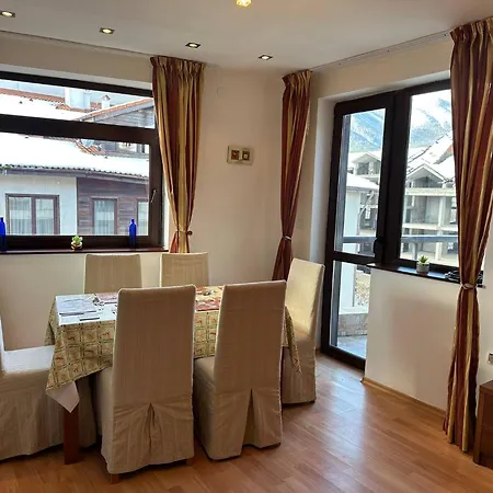 Daire South Facing Bright Mountain View Penthouse - 2 Balconies, 300mbps Wifi, Washer