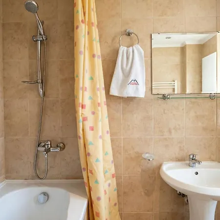 South Facing Bright Mountain View Penthouse - 2 Balconies, 300mbps Wifi, Washer Apartamento