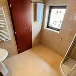 South Facing Bright Mountain View Penthouse - 2 Balconies, 300mbps Wifi, Washer * בנסקו