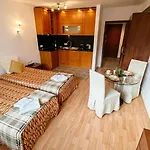 Lägenhet South Facing Bright Mountain View Penthouse - 2 Balconies, 300mbps Wifi, Washer Bansko
