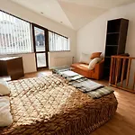South Facing Bright Mountain View Penthouse - 2 Balconies, 300mbps Wifi, Washer דירה בנסקו