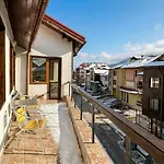 South Facing Bright Mountain View Penthouse - 2 Balconies, 300mbps Wifi, Washer * בנסקו