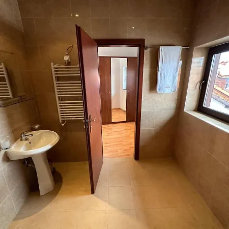 South Facing Bright Mountain View Penthouse - 2 Balconies, 300mbps Wifi, Washer Apartament *