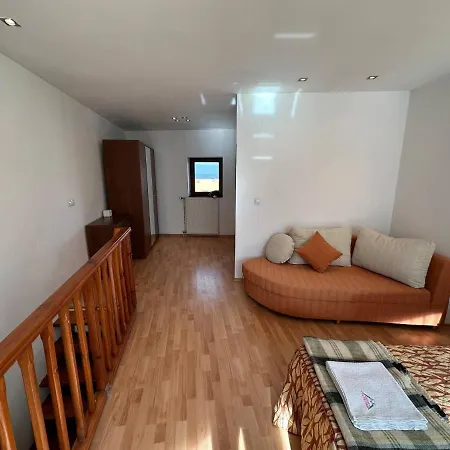 Apartament South Facing Bright Mountain View Penthouse - 2 Balconies, 300mbps Wifi, Washer