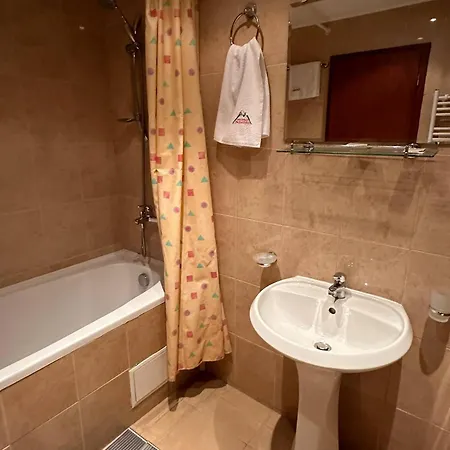 アパート South Facing Bright Mountain View Penthouse - 2 Balconies, 300mbps Wifi, Washer バンスコ