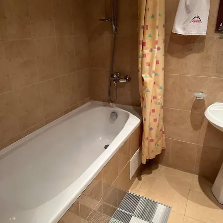 South Facing Bright Mountain View Penthouse - 2 Balconies, 300mbps Wifi, Washer Apartament Bansko