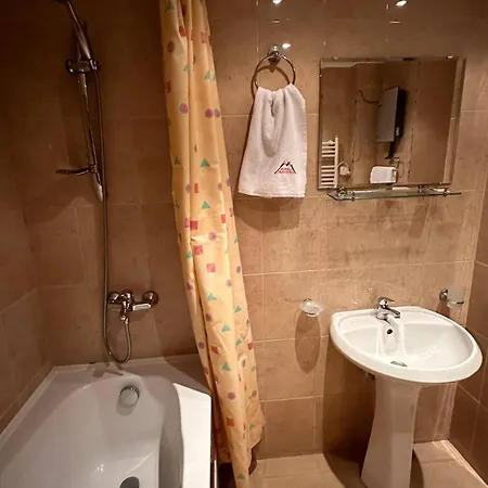 Apartament South Facing Bright Mountain View Penthouse - 2 Balconies, 300mbps Wifi, Washer *