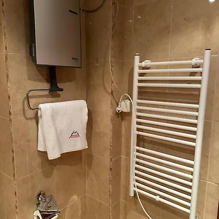 South Facing Bright Mountain View Penthouse - 2 Balconies, 300mbps Wifi, Washer *