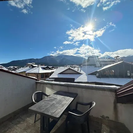 South Facing Bright Mountain View Penthouse - 2 Balconies, 300mbps Wifi, Washer Apartament