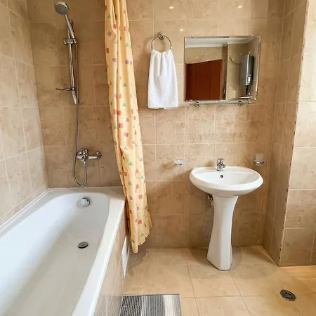 Apartman South Facing Bright Mountain View Penthouse - 2 Balconies, 300mbps Wifi, Washer