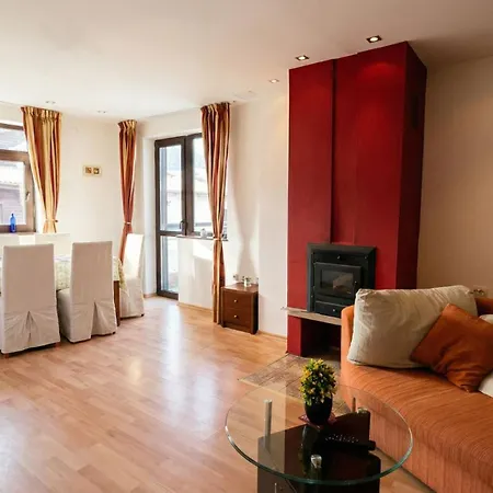South Facing Bright Mountain View Penthouse - 2 Balconies, 300mbps Wifi, Washer דירה בנסקו