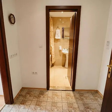 Apartment South Facing Bright Mountain View Penthouse - 2 Balconies, 300mbps Wifi, Washer