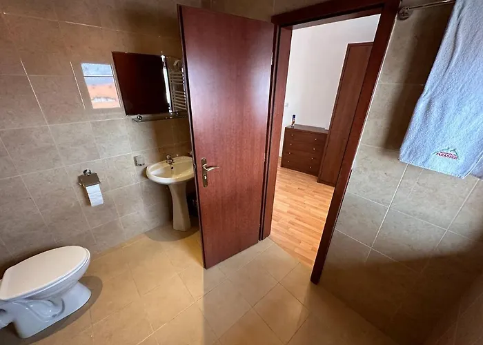 South Facing Bright Mountain View Penthouse - 2 Balconies, 300mbps Wifi, Washer