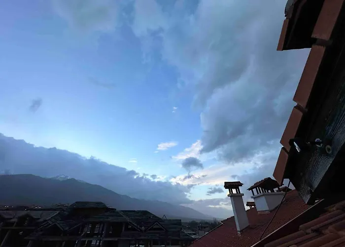 South Facing Bright Mountain View Penthouse - 2 Balconies, 300mbps Wifi, Washer * Banszko