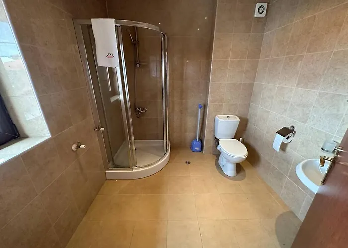 South Facing Bright Mountain View Penthouse - 2 Balconies, 300mbps Wifi, Washer * 班斯科