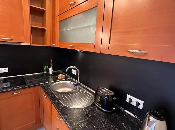 South Facing Bright Mountain View Penthouse - 2 Balconies, 300mbps Wifi, Washer