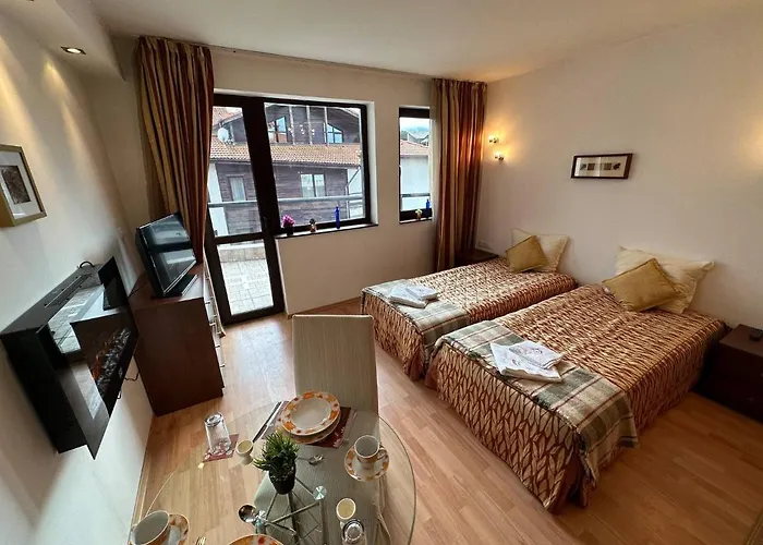 South Facing Bright Mountain View Penthouse - 2 Balconies, 300mbps Wifi, Washer