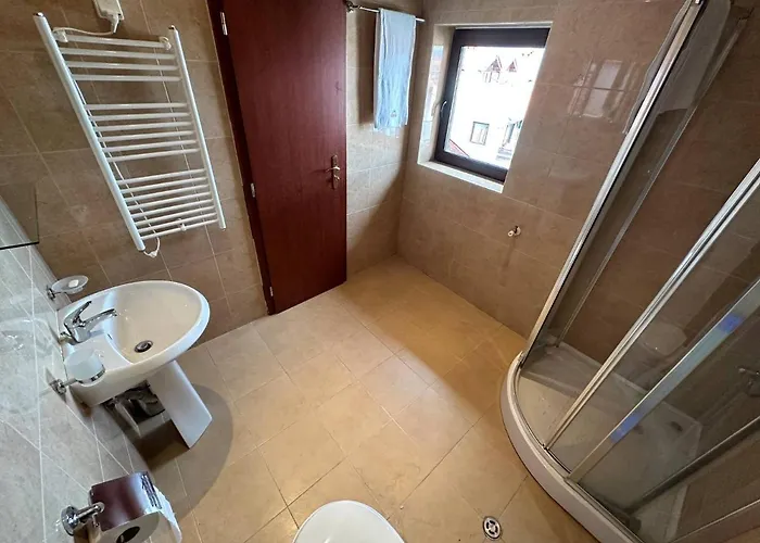 South Facing Bright Mountain View Penthouse - 2 Balconies, 300mbps Wifi, Washer