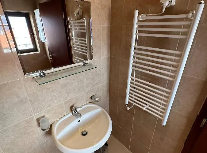 South Facing Bright Mountain View Penthouse - 2 Balconies, 300mbps Wifi, Washer * 班斯科