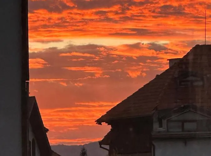 公寓 South Facing Bright Mountain View Penthouse - 2 Balconies, 300mbps Wifi, Washer *