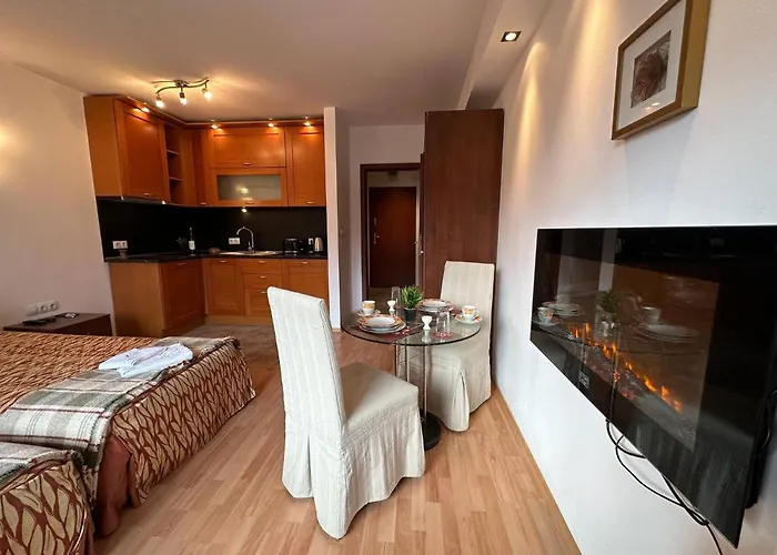 South Facing Bright Mountain View Penthouse - 2 Balconies, 300mbps Wifi, Washer 公寓