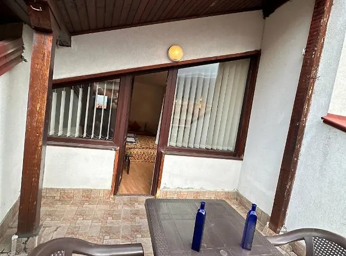 South Facing Bright Mountain View Penthouse - 2 Balconies, 300mbps Wifi, Washer