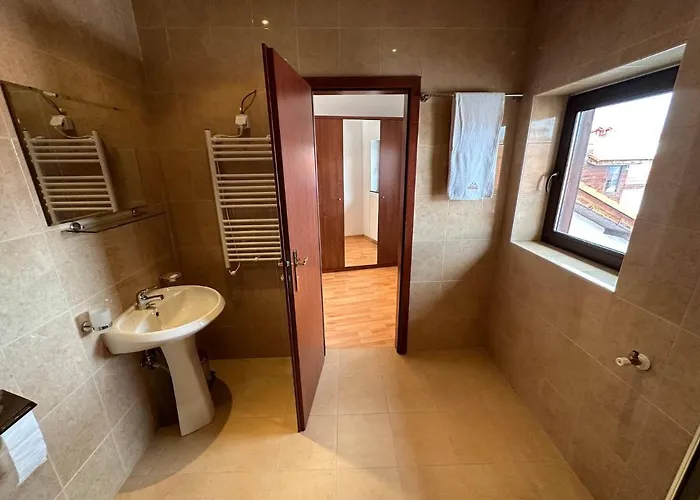 South Facing Bright Mountain View Penthouse - 2 Balconies, 300mbps Wifi, Washer 公寓 *