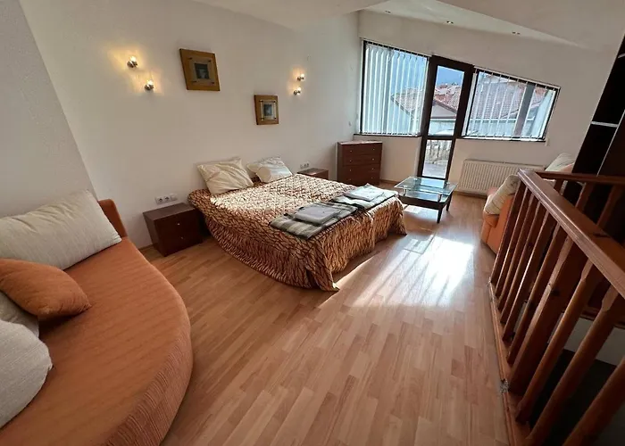 South Facing Bright Mountain View Penthouse - 2 Balconies, 300mbps Wifi, Washer 班斯科