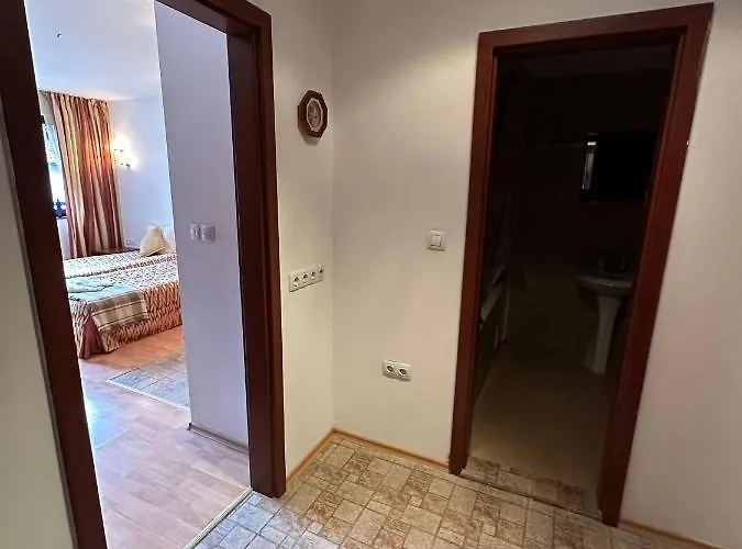 South Facing Bright Mountain View Penthouse - 2 Balconies, 300mbps Wifi, Washer 班斯科