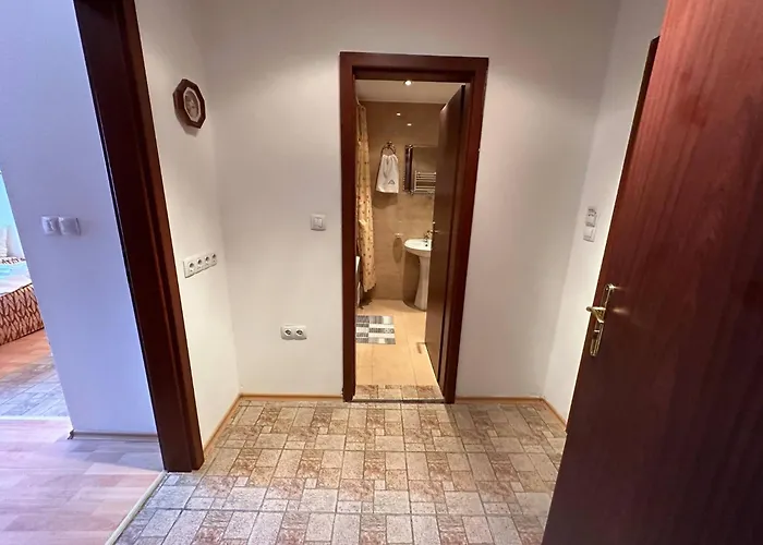 South Facing Bright Mountain View Penthouse - 2 Balconies, 300mbps Wifi, Washer Apartman