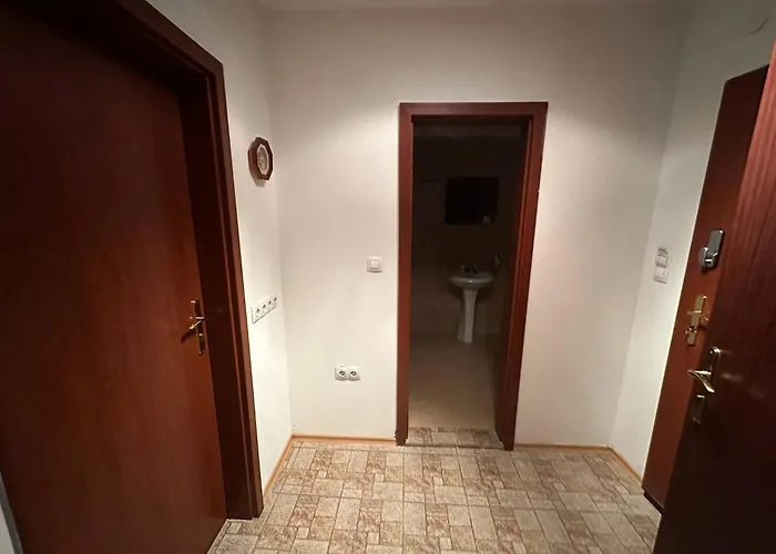 South Facing Bright Mountain View Penthouse - 2 Balconies, 300mbps Wifi, Washer Apartman *