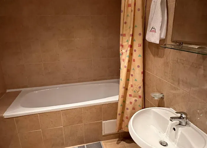 South Facing Bright Mountain View Penthouse - 2 Balconies, 300mbps Wifi, Washer 班斯科