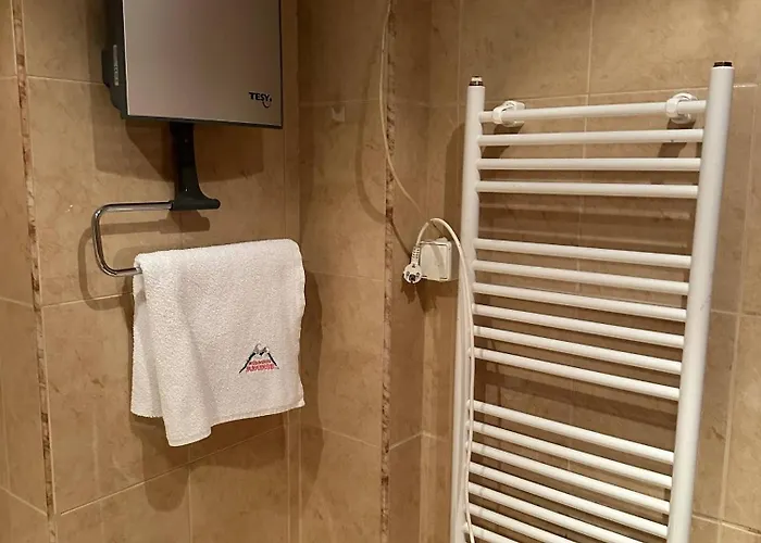 South Facing Bright Mountain View Penthouse - 2 Balconies, 300mbps Wifi, Washer *