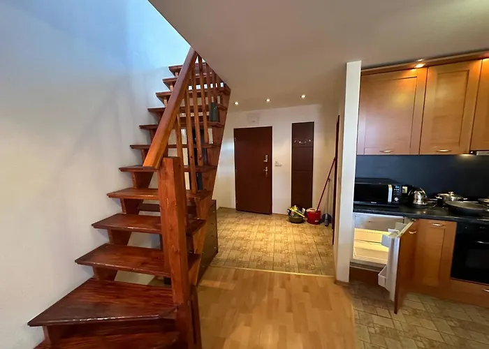 South Facing Bright Mountain View Penthouse - 2 Balconies, 300mbps Wifi, Washer * 班斯科