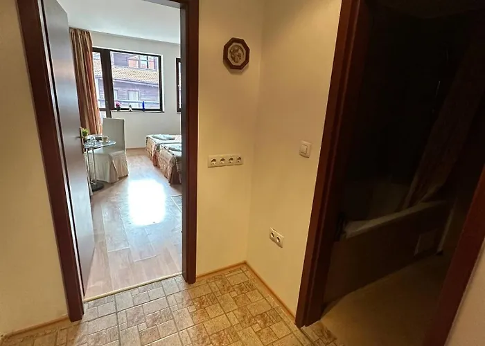 South Facing Bright Mountain View Penthouse - 2 Balconies, 300mbps Wifi, Washer 公寓 *