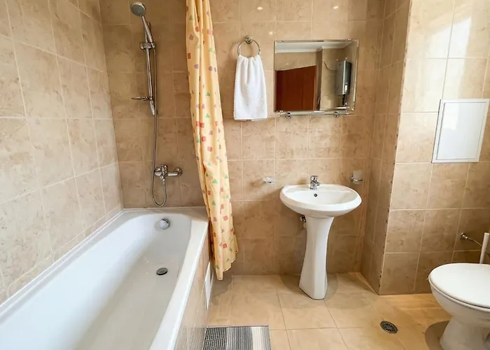 Apartman South Facing Bright Mountain View Penthouse - 2 Balconies, 300mbps Wifi, Washer