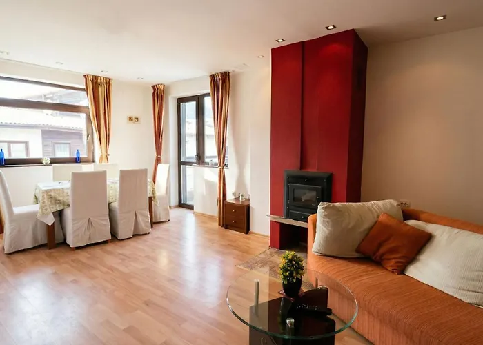 South Facing Bright Mountain View Penthouse - 2 Balconies, 300mbps Wifi, Washer Apartman Banszko