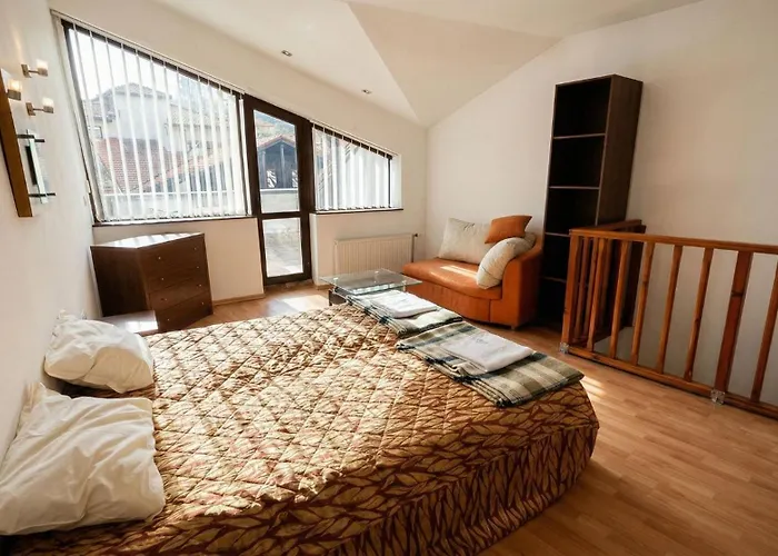 South Facing Bright Mountain View Penthouse - 2 Balconies, 300mbps Wifi, Washer Apartman Banszko